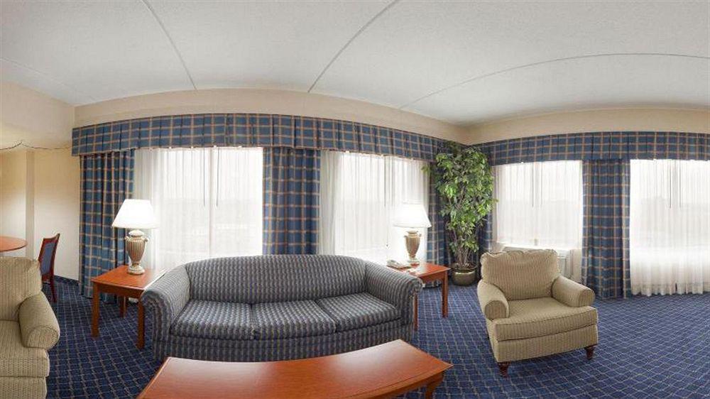 Holiday Inn Charlotte University By Ihg Exterior foto